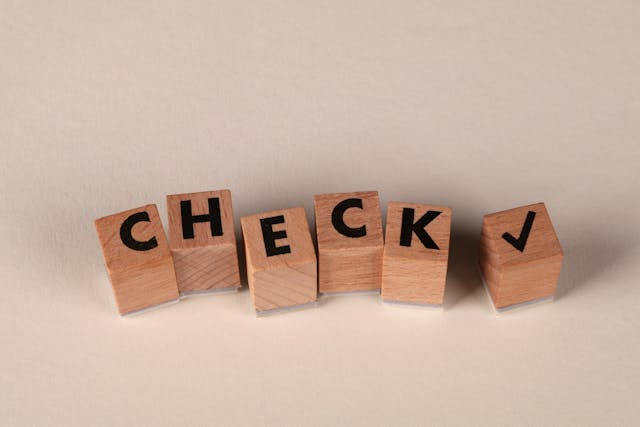 チェック CHECKと書かれたアルファベットの文字