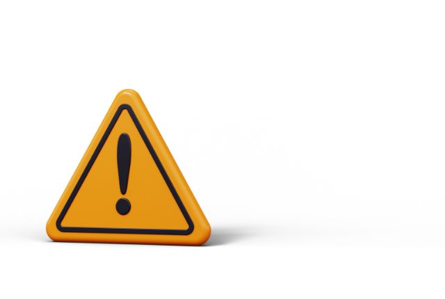 注意点 注意を示す黄色い三角形の警告マーク。外国人雇用における在留期限切れなどの注意点をイメージした写真。