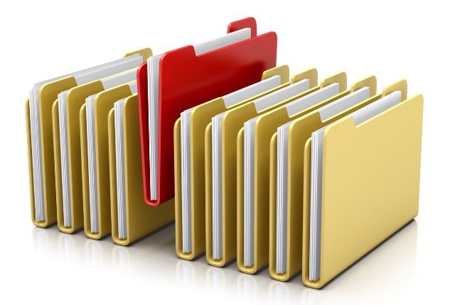 生活オリエンテーションに関するファイルの保管 多数の黄色フォルダーの中に赤いフォルダーが並ぶ画像。生活オリエンテーションで扱う重要書類や情報整理をイメージした写真。