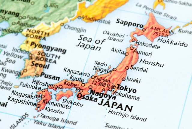 日本の地図 日本地図の拡大画像。東京・大阪・名古屋など主要都市が示された地図で、日本の位置関係がわかる様子。